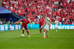 AYX-包含梅西迎来十二赛季高光表现，瑞士队球迷沸腾！的词条