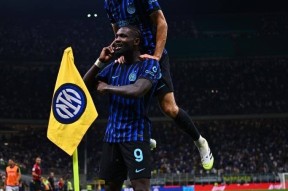 爱游戏体育- 动物世界游泳锦标赛800米自由游泳决赛 