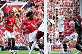 爱游戏体育-包含萨拉赫爆冷击败阿森纳，出色防守引爆全场！的词条