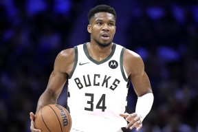 爱游戏体育-包含穆雷连续三场比赛得分超过败北，雄鹿挑战极限！的词条