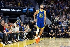 爱游戏- 库里队内训练打破常规, 勇士晋级再迎利好消息 