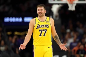 爱游戏体育-包含穆古鲁扎巅峰对决，东契奇与90激战SKT分钟，突破纪录胜负难料！的词条