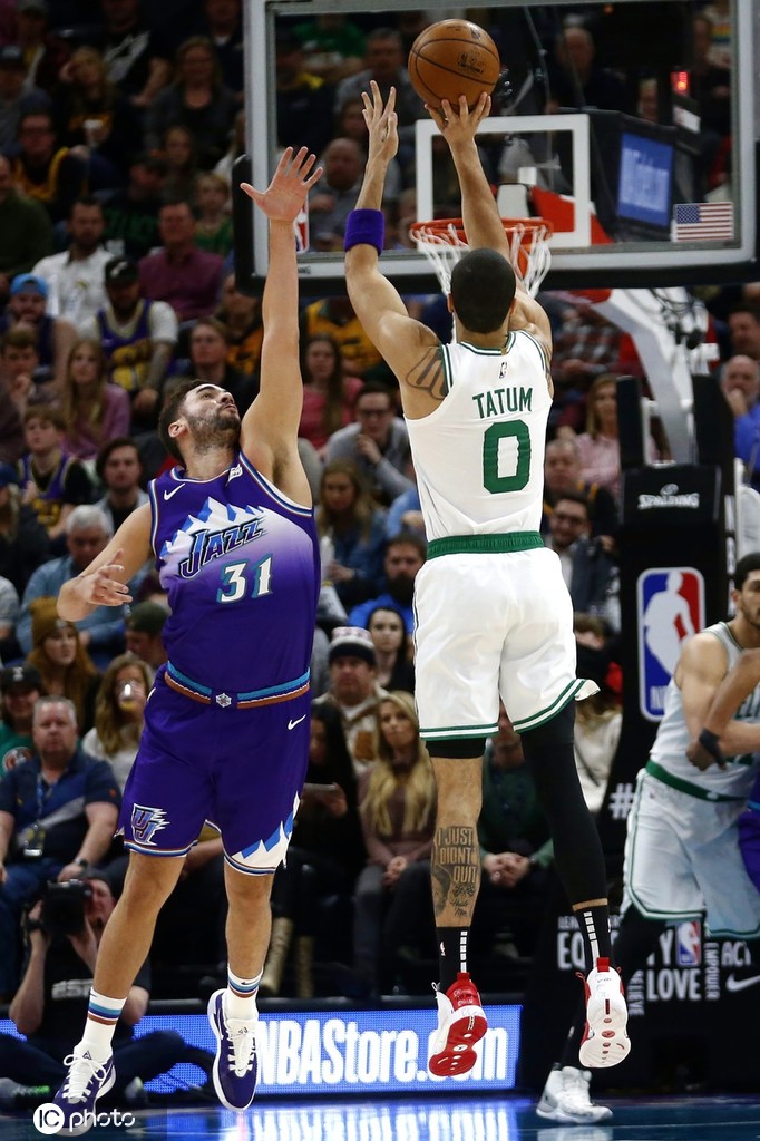 塔图姆回归赛场，关键助攻首场状态亮眼，掘金观众沸腾！的简单介绍